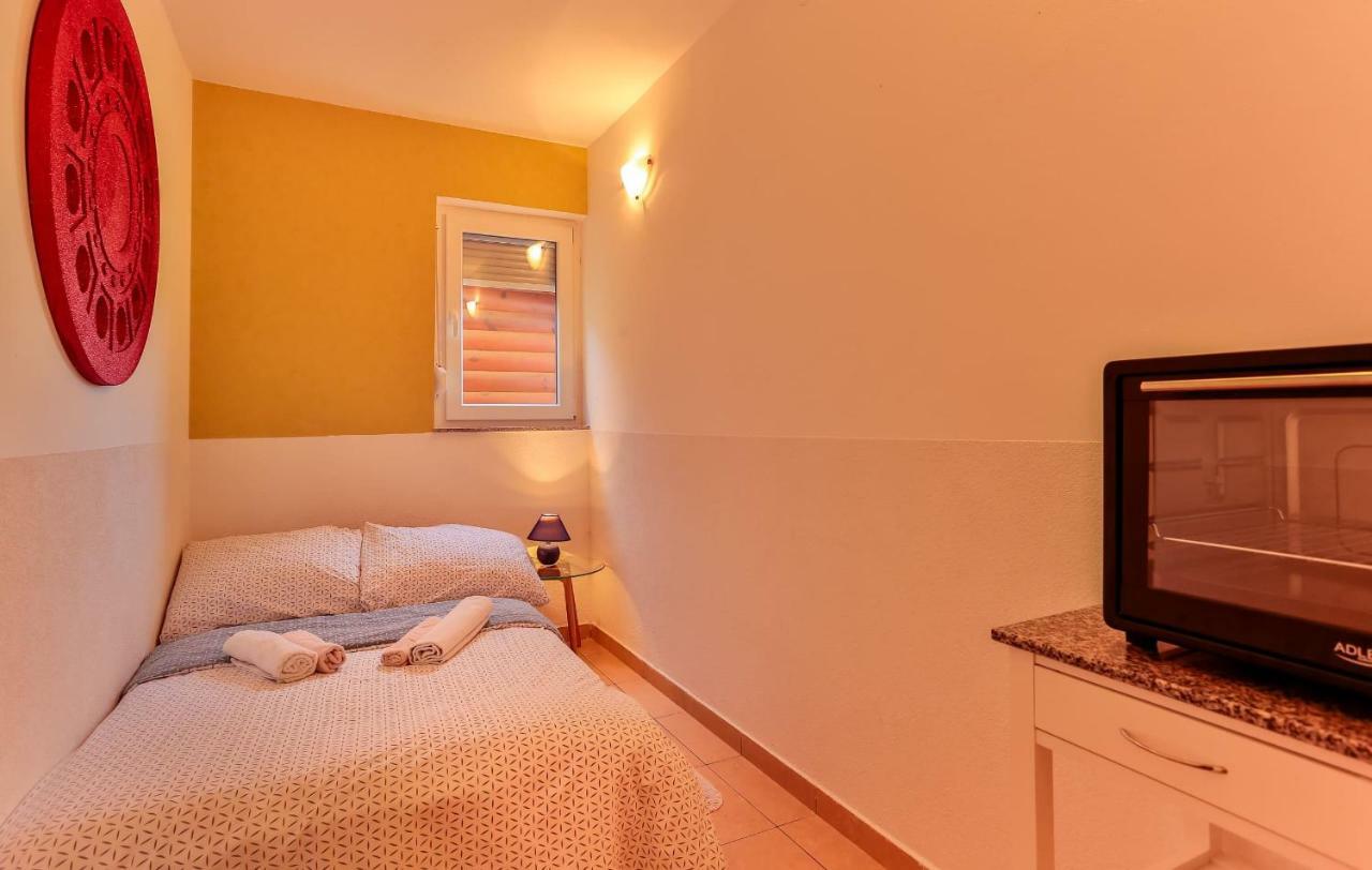 Apartments Dora Victoria Dream Medulin Exteriör bild